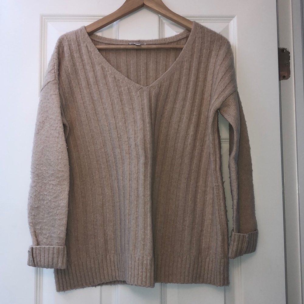 GAP Ribbed V-Neck Pull-Over Sweater - Picture 2 of 3